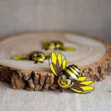 Load image into Gallery viewer, Milk chocolate bumble bee

