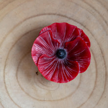 Load image into Gallery viewer, Beeswax poppy candle
