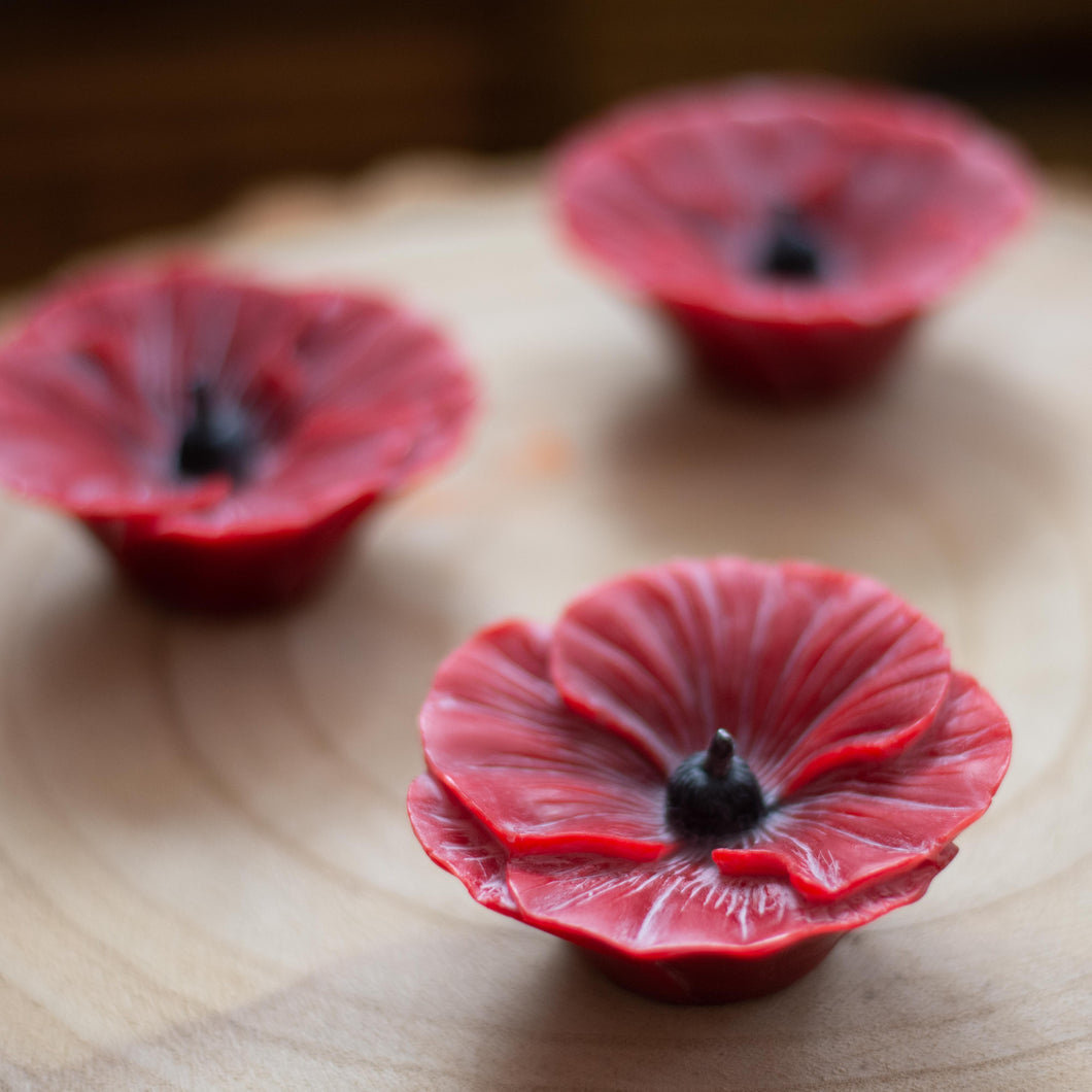 Beeswax poppy candle