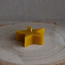 Load image into Gallery viewer, Beeswax star candle
