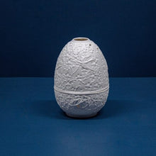 Load image into Gallery viewer, Porcelain Egg-Shaped Tealight Holder
