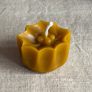 Beeswax holly candle