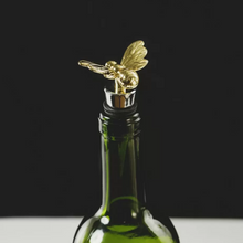 Load image into Gallery viewer, Gold bee bottle stopper
