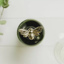 Load image into Gallery viewer, Gold bee bottle stopper
